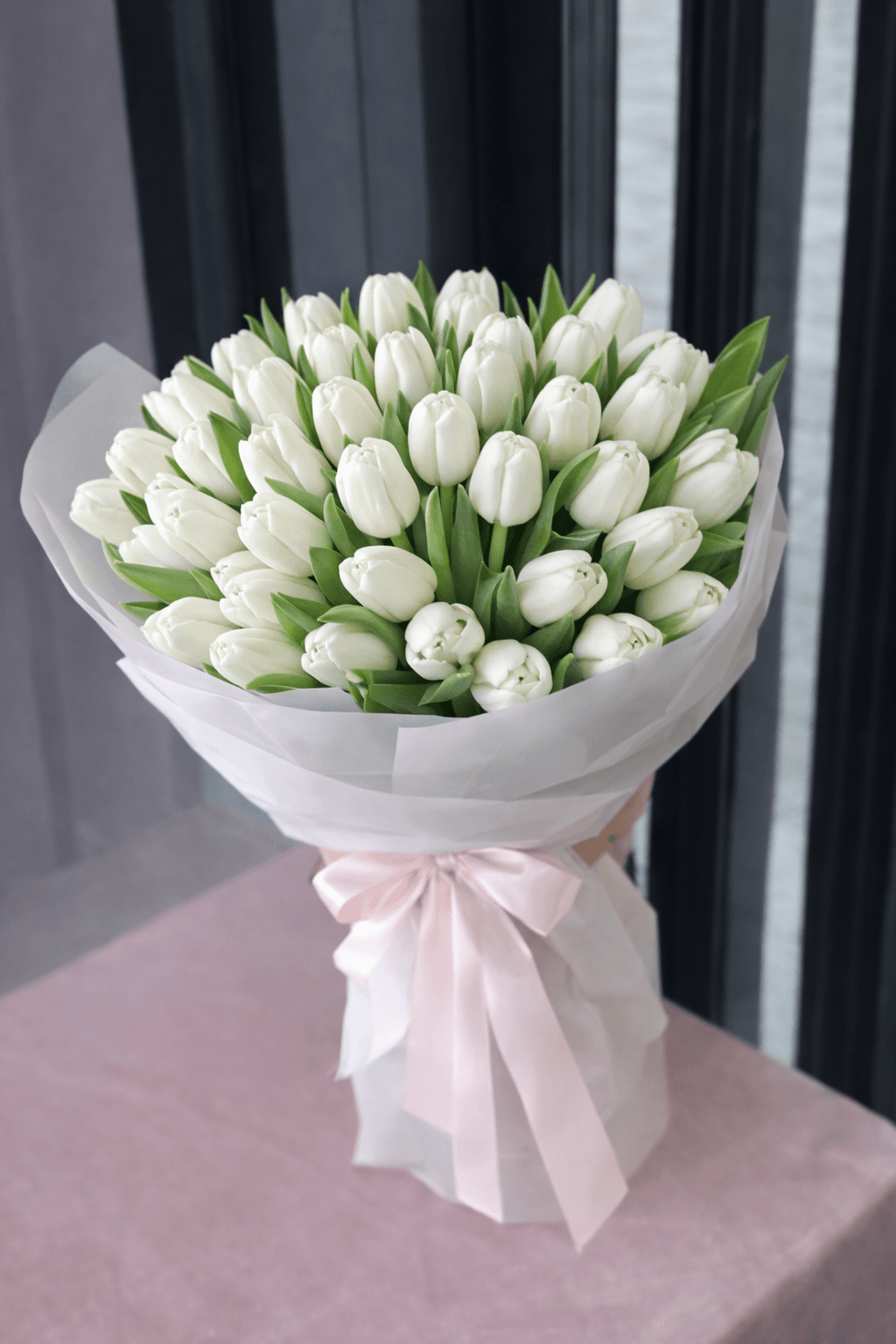 Букет из белых тюльпанов «Белый шёлк»